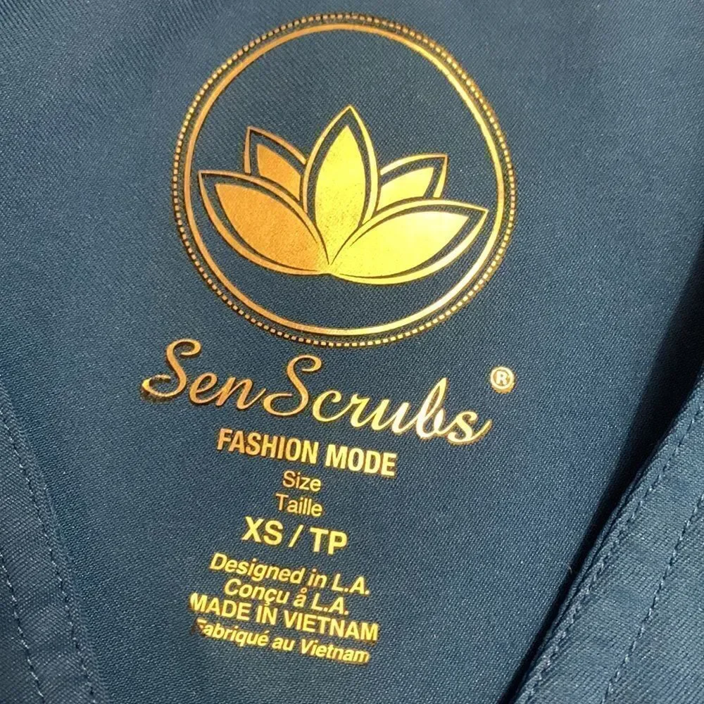 Scrubs top, by SenScrubs, XS, good condition, 2 pocket